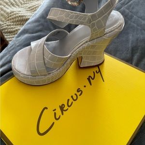 Brand new shoes. Very comfy and cute. Never worn.